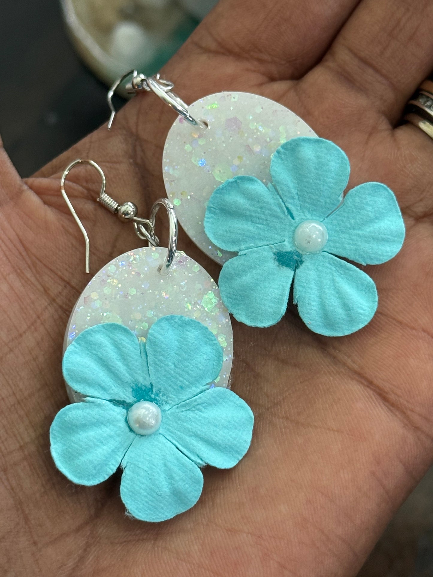 Blue Flower White Sparkle Oval