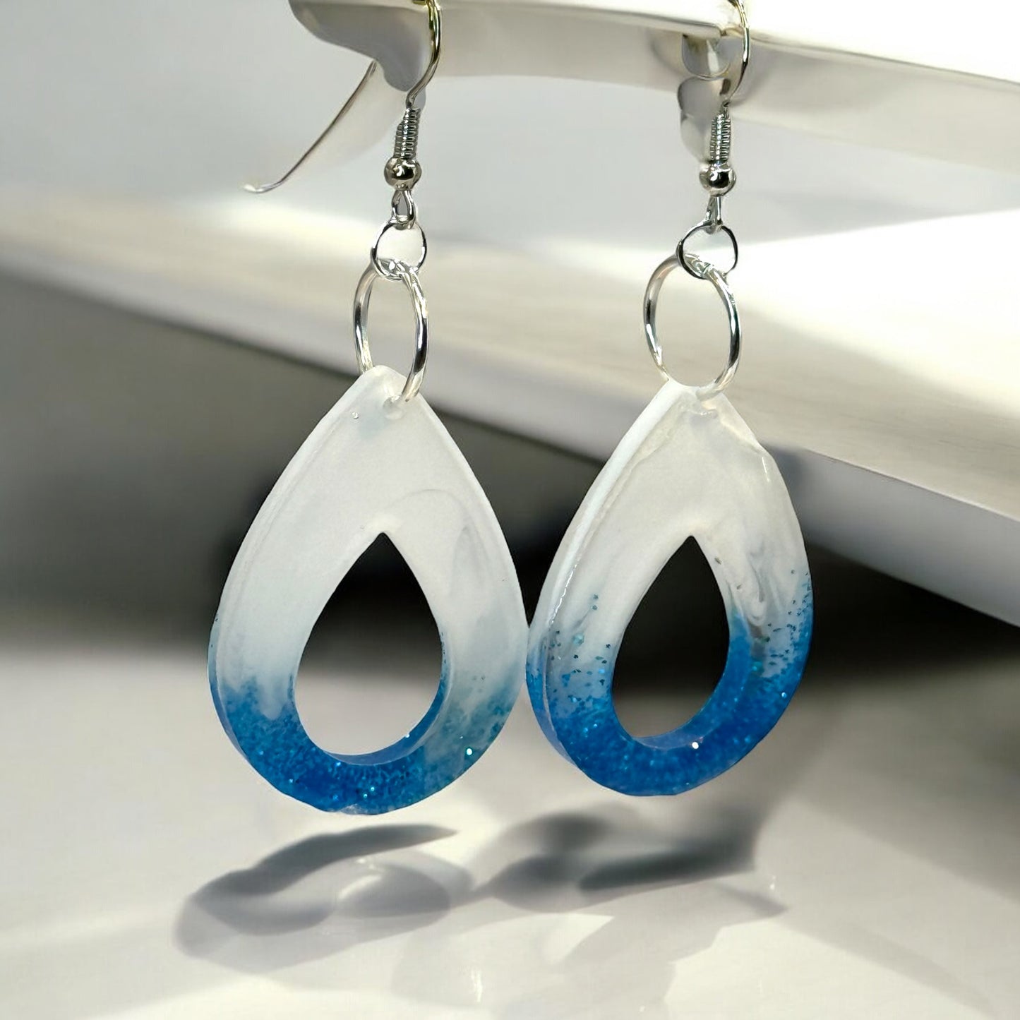 Blue Sparkle White Blend Open Drop