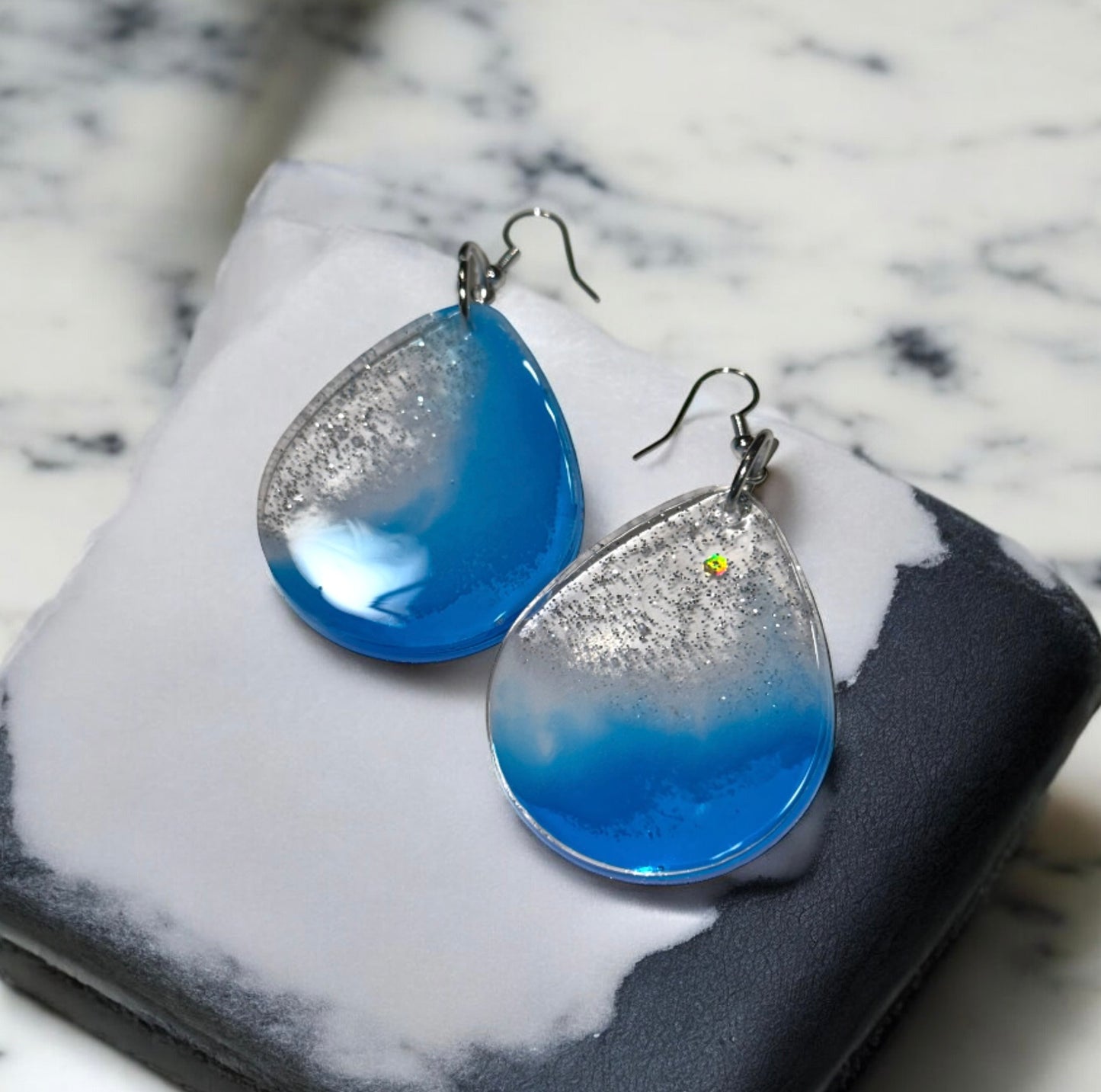 Blue White Sparkle Drop Oval
