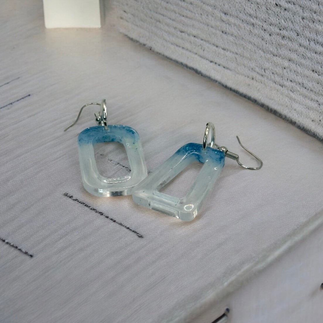Blue White Blend Geometric