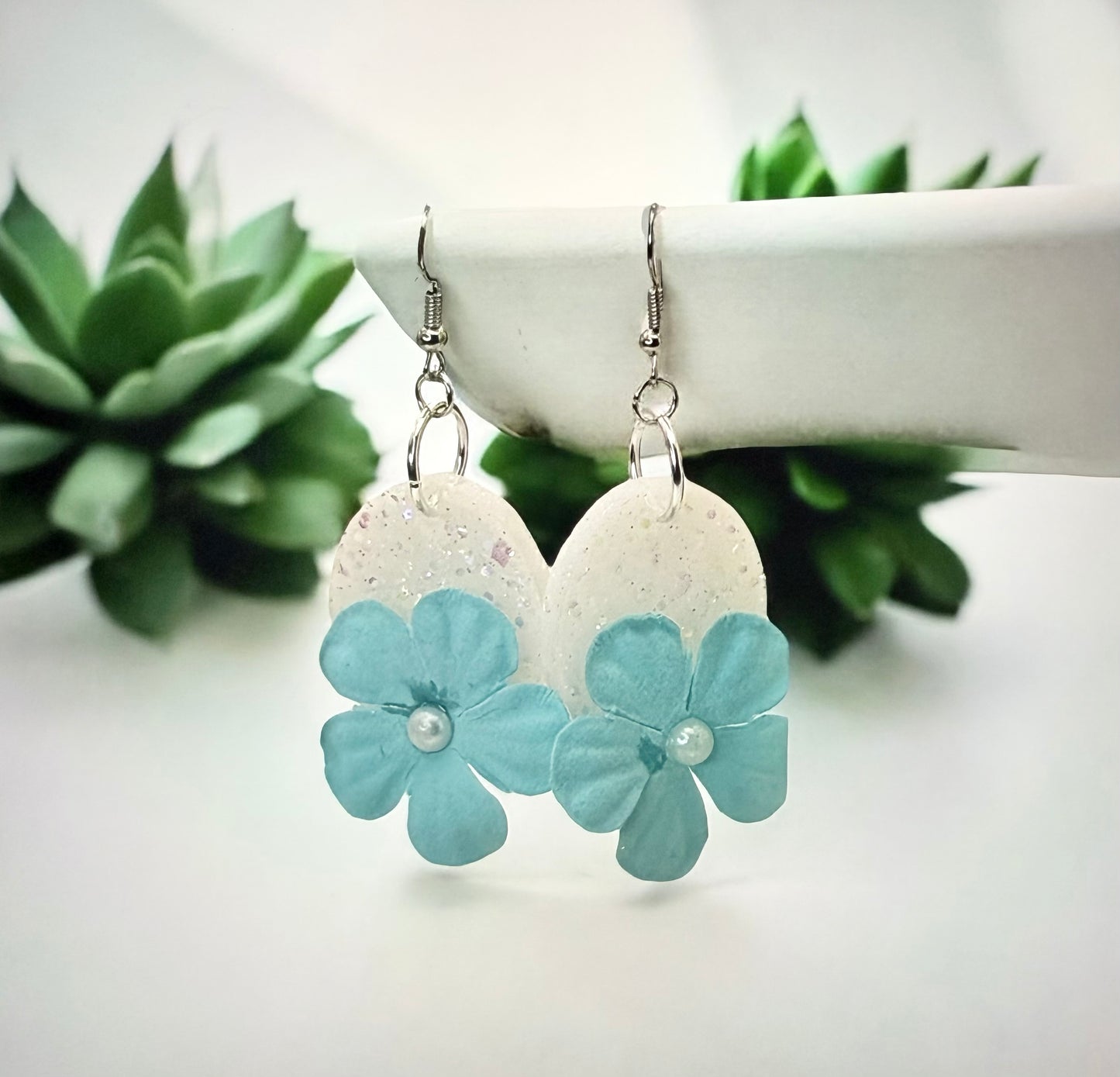 Blue Flower White Sparkle Oval